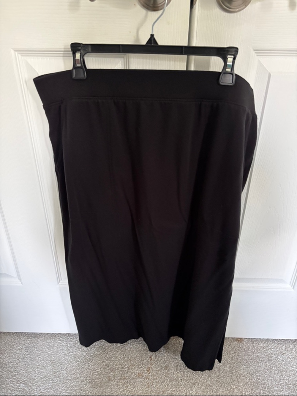 Lou & Grey Signature Women's Black Midi Skirt - Casual Everyday Essential